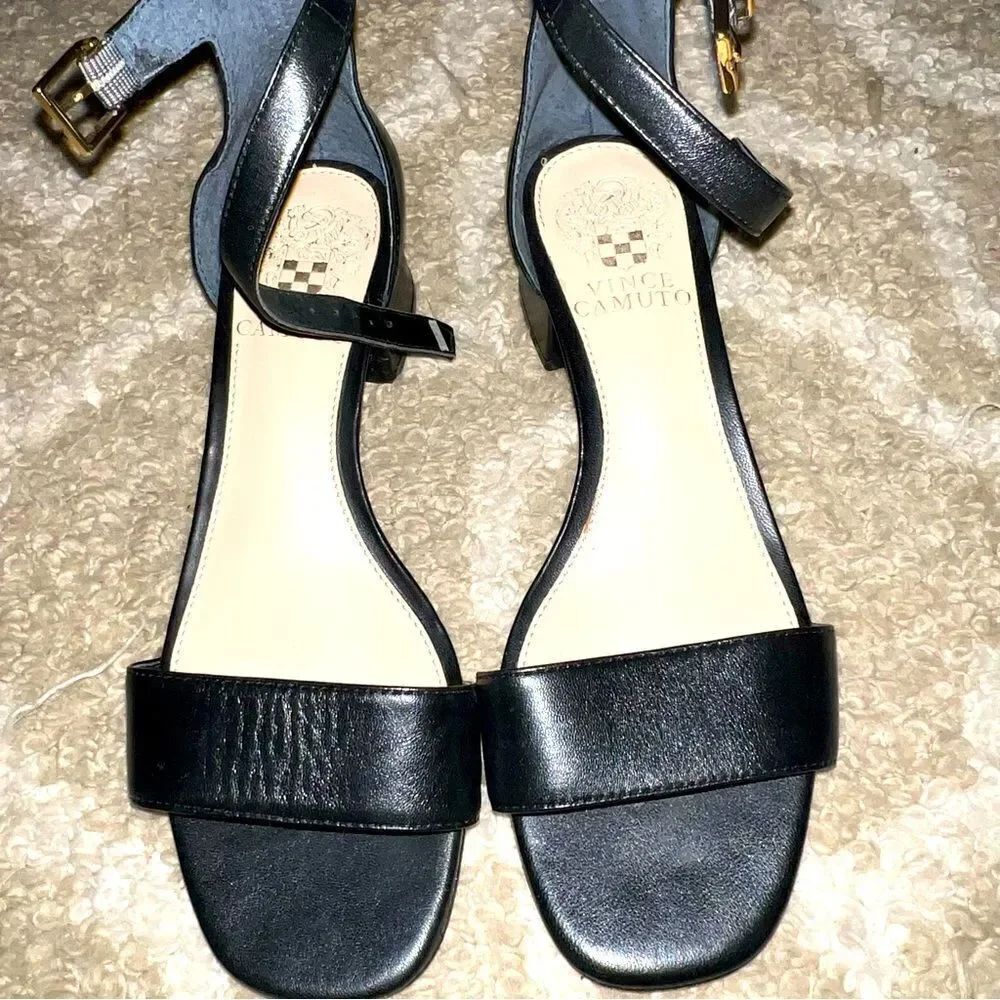 Vince Camuto size 6 flat